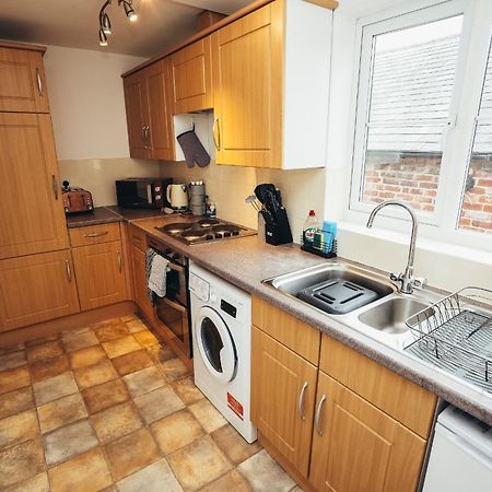 Cottages In Derbyshire, Oak Cottage Hazelwood المظهر الخارجي الصورة